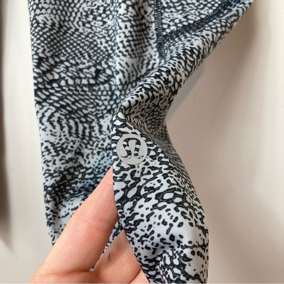 Lululemon Fast and Free High Rise Crop 23" Dimensional Icing Blue Multi - Picture 4 of 4